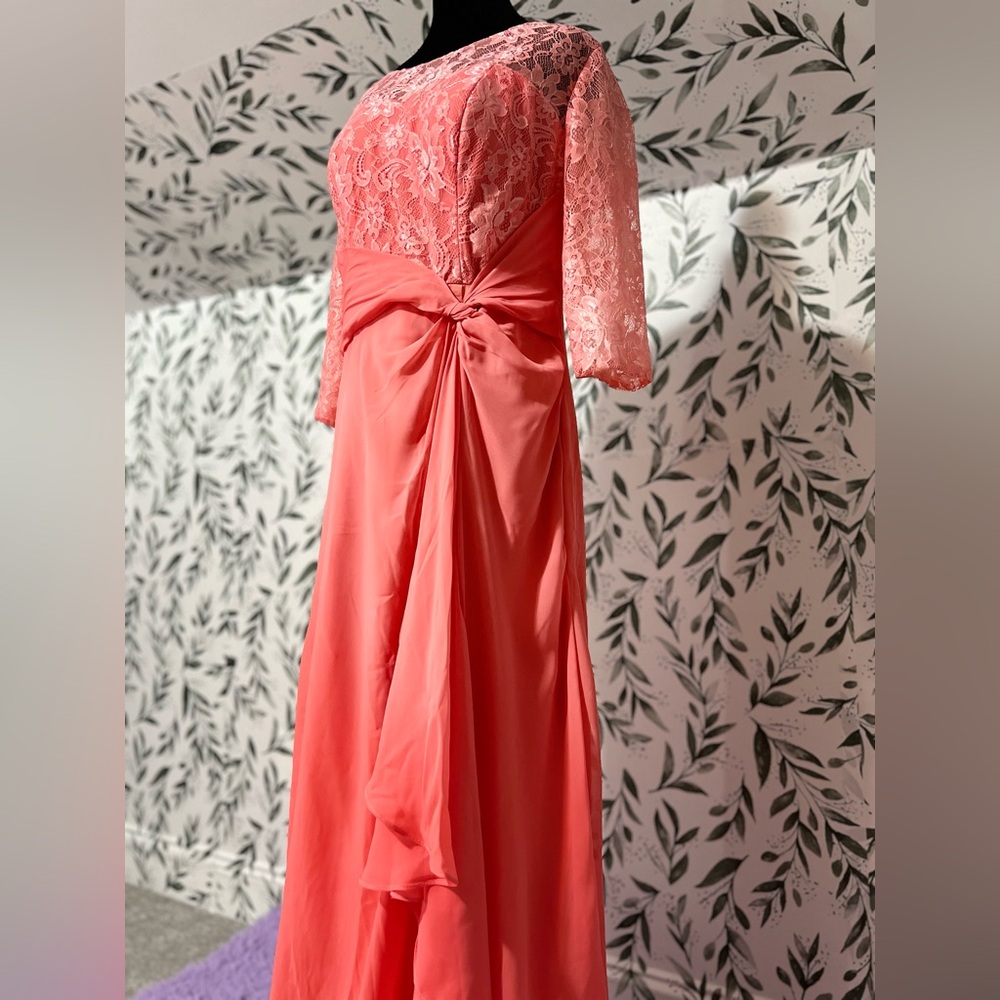 Elegant Coral Lace Long Sleeve Gown size 14 New - Picture 6 of 10